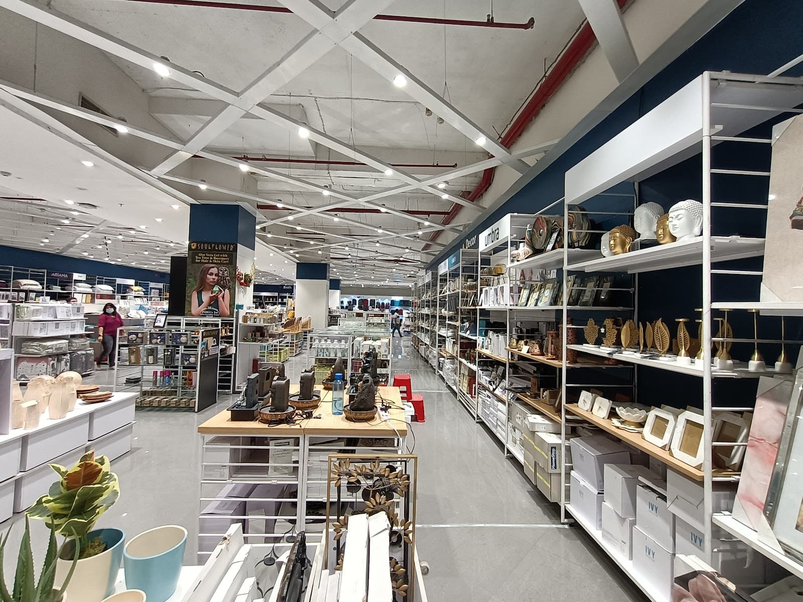 Seasons Mall mall view 4